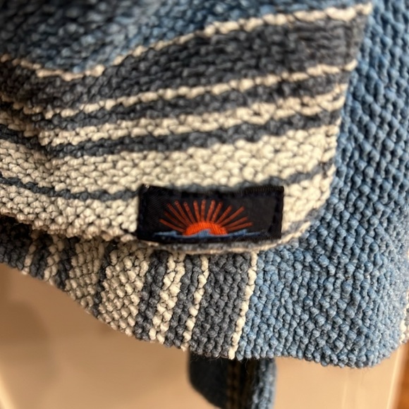 FAHERTY TERRY BAJA PONCHO-  MONTAUK BLUE SERAP. Men’s size medium - Picture 7 of 8